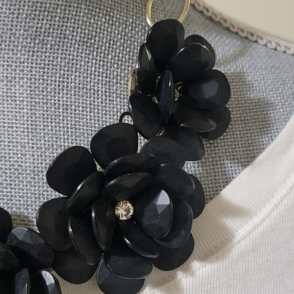 Vintage Statement  Gold Plated Necklace Big Black Plastic Roses w/ crystals. - Picture 4 of 10